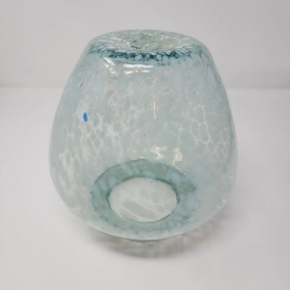 Unbranded glass confetti